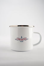 Indlæs billede til gallerivisning The Smoking Salmon Emaljekrus