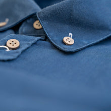 Indlæs billede til gallerivisning Emil Shirt (Ocean Depths)