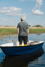 Indlæs billede til gallerivisning Mini Seagull in a Cup T-shirt (Urban Chic)