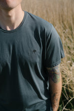 Indlæs billede til gallerivisning Æxplorer T-shirt (Green Gables)