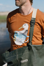 Indlæs billede til gallerivisning Seagull in a Cup T-shirt (Mocha Bisque)