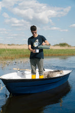 Indlæs billede til gallerivisning Seagull in a Cup T-shirt (Blueberry)