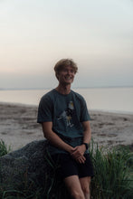 Indlæs billede til gallerivisning Sightseer Seagull T-shirt (Urban Chic)