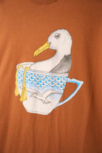 Indlæs billede til gallerivisning Seagull in a Cup T-shirt (Mocha Bisque)
