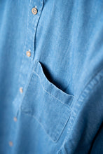 Indlæs billede til gallerivisning Organic Denim Shirt (Medium Blue)