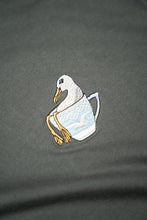 Indlæs billede til gallerivisning Mini Seagull in a Cup T-shirt (Urban Chic)
