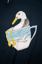 Indlæs billede til gallerivisning Seagull in a Cup T-shirt (Blueberry)
