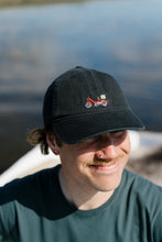 Indlæs billede til gallerivisning Red Maxi Cap (Black)

