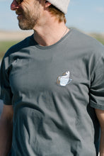 Indlæs billede til gallerivisning Mini Seagull in a Cup T-shirt (Urban Chic)

