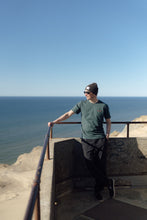 Indlæs billede til gallerivisning Bear Burrito T-shirt (Green Gables)
