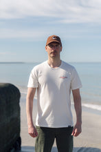 Indlæs billede til gallerivisning The Smoking Salmon T-shirt (Star White)
