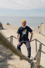 Indlæs billede til gallerivisning Reel Big Fish T-shirt (Moonless Night)
