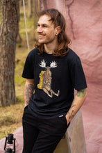 Indlæs billede til gallerivisning Snooze Moose T-shirt (Moonless Night)
