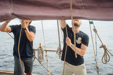 Indlæs billede til gallerivisning Serious Sailor T-shirt
