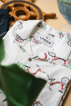 Indlæs billede til gallerivisning Red Puch Shirt (Star White)
