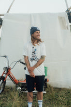 Indlæs billede til gallerivisning Hitching A Ride T-shirt (Star White)
