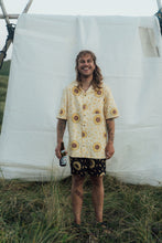 Indlæs billede til gallerivisning Sunflower Short Sleeve Shirt (Anise Flower)

