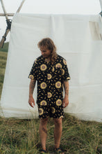 Indlæs billede til gallerivisning Sunflower Short Sleeve Shirt (Moonless Night)
