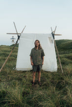 Indlæs billede til gallerivisning Dashboard Hula Short Sleeve Shirt (Deep Lichen Green)
