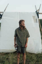 Indlæs billede til gallerivisning Dashboard Hula Short Sleeve Shirt (Deep Lichen Green)
