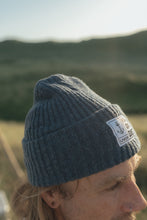 Indlæs billede til gallerivisning Fish or Die Beanie (Navy)
