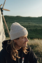 Indlæs billede til gallerivisning Fish or Die Beanie (Sand)
