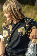 Indlæs billede til gallerivisning Sunshine Seagull T-shirt (Moonless Night)
