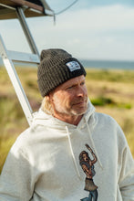Indlæs billede til gallerivisning Fish or Die Beanie (Dark Brown)
