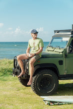 Indlæs billede til gallerivisning Dashboard Hula T-shirt (Mosstone)
