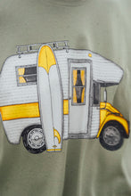 Indlæs billede til gallerivisning Car Camper T-shirt (Oil Green)
